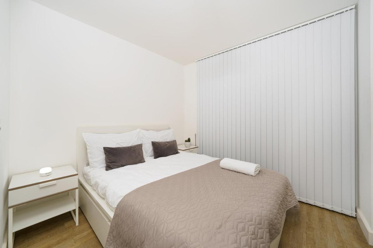 Stylish Fully-equipped One Bedroom With Extra Sofa Bed, Free Secure Parking, Onsite Gym, 24hr Security & Concierge Appartamento *